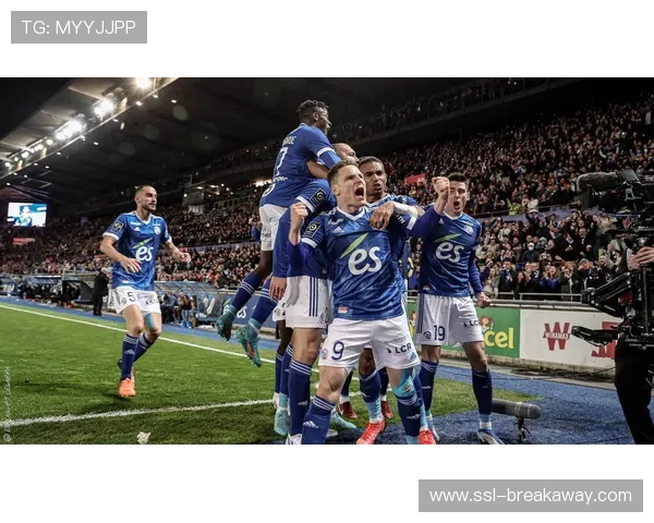 巴黎圣日耳曼2-1客胜斯特拉斯堡，门德斯制胜球助球队领跑